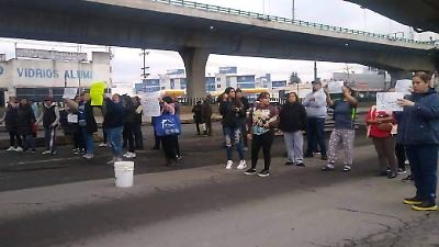 Vecinos de Naucalpan bloquean Periférico en protesta por falta de agua potable