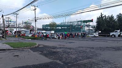 Vecinos de San Pedro Totoltepec bloquean el Boulevard Aeropuerto para exigir mejoras en infraestructura