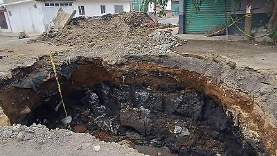 Vecinos de Valle de Chalco alertan por socavones sin atender y buscan soluciones urgentes