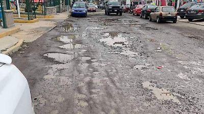 Vecinos de la avenida Vicente Lombardo Toledano señalan que la vía está en malas condiciones