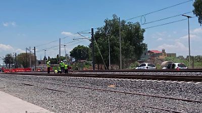 Vecinos de la colonia 10 de junio dan un mes para solucionar daños y reanudan obras del Tren Suburbano