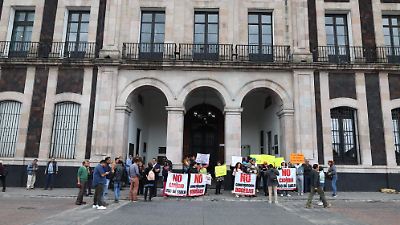 Vecinos de la colonia Independencia protestan contra construcción de bodegas en Toluca