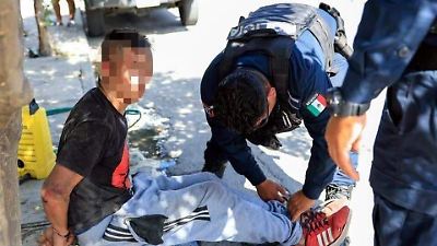 Vecinos en Guadalupe capturan y golpean a sospechoso de robos; la policía interviene y le asegura drogas