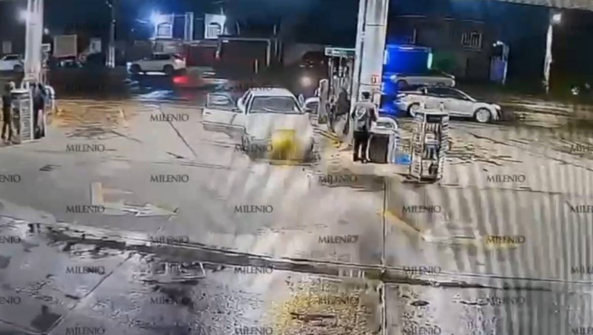 Video capta asalto en gasolinería de Toluca; policías frustran su fuga y detienen a dos sospechosos