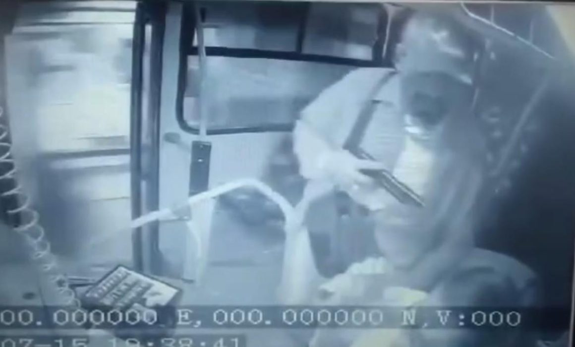 Video muestra asalto en transporte público de San Mateo Atenco; denuncian ola de robos con esta misma táctica