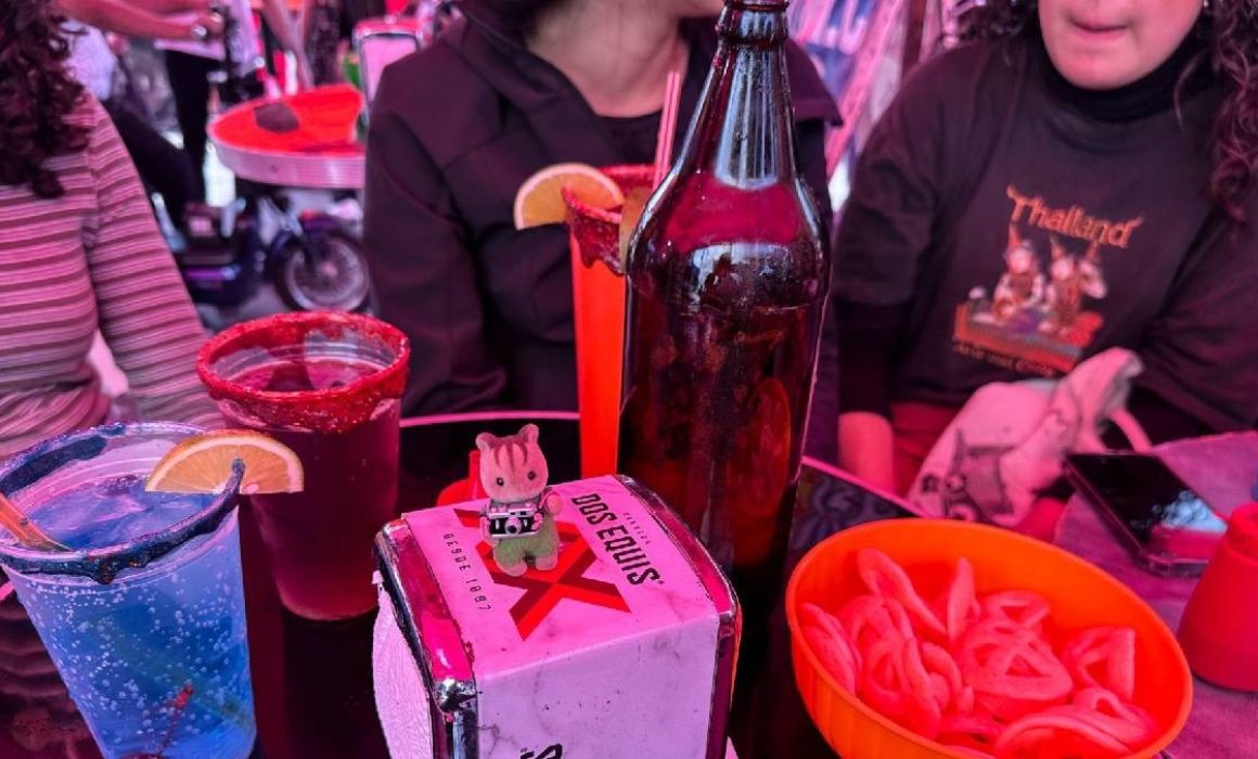 Video muestra pelea entre cuatro mujeres enchelería clandestina en Ecatepec