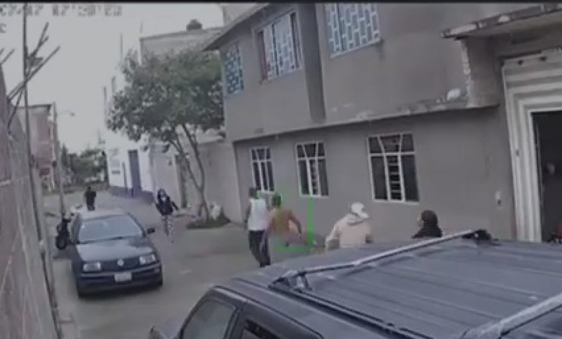Video muestra presunta agresión de policías ebrios a familia en Chimalhuacán; Fiscalía investiga
