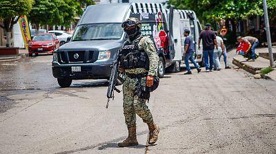 Violento ataque en Monterrey deja cuatro muertos y autobote de autos incinerados