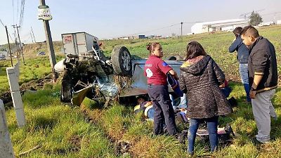 Volcadura en la Toluca-Atlacomulco deja dos personas lesionadas