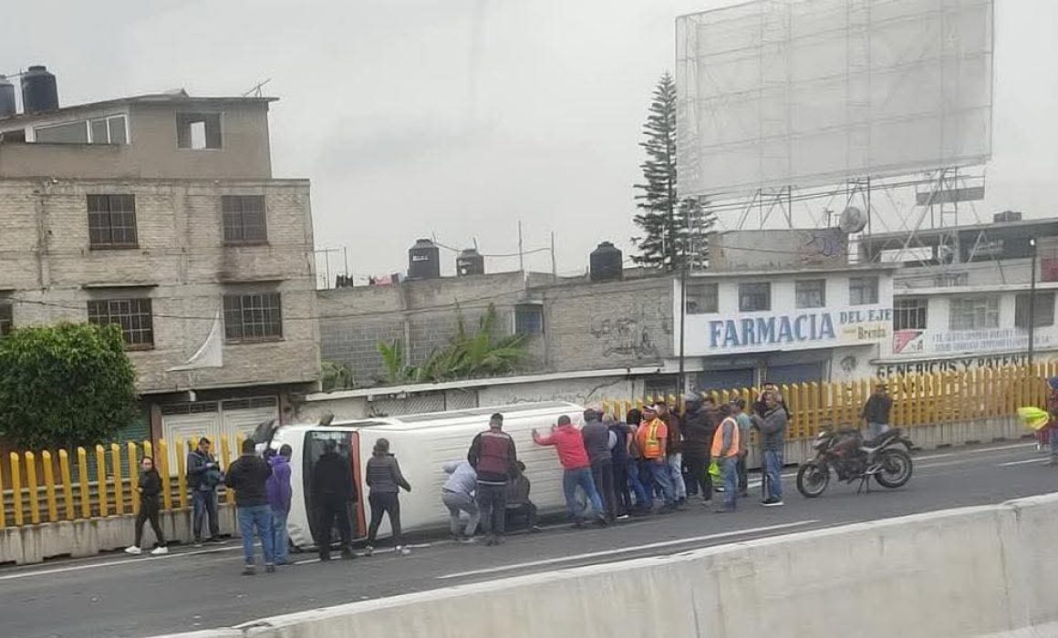 Volcadura en la autopista México-Puebla deja 18 heridos en Valle de Chalco