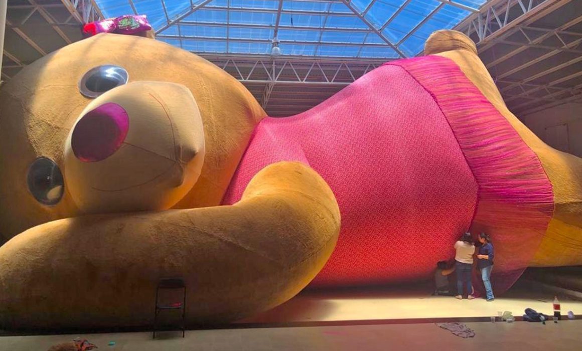 Xonita, la gigantesca osa de peluche, regresa a Xonacatlán para celebrar en Mi Xona Fest 2025