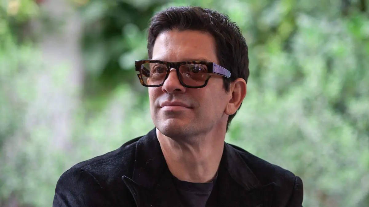 Yahir sorprende al apadrinar una innovadora iniciativa cultural para niños en la Casa Rivas Mercado