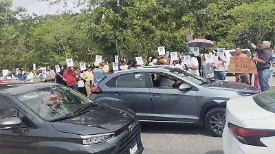  Empresarios petroleros de Ciudad del Carmen marchan por pagos atrasados durante visita de Sheinbaum