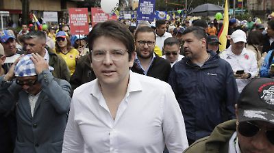  Fiscalía de Colombia presenta a tercera sospechosa por atentado contra Miguel Uribe Turbay